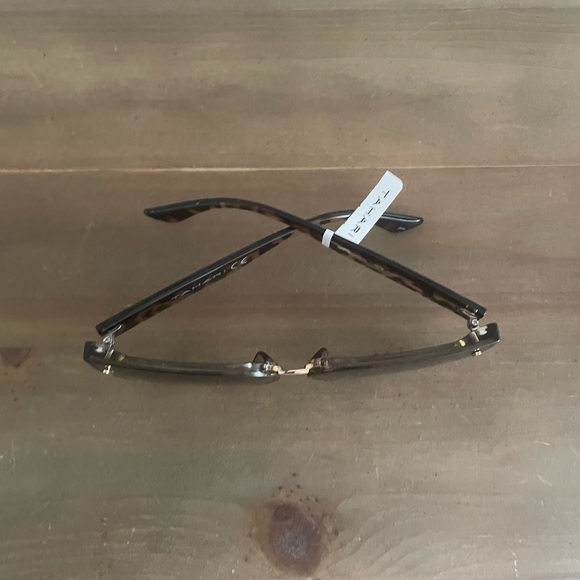 BNWT Tahari oversize sunglasses - Picture 5 of 8